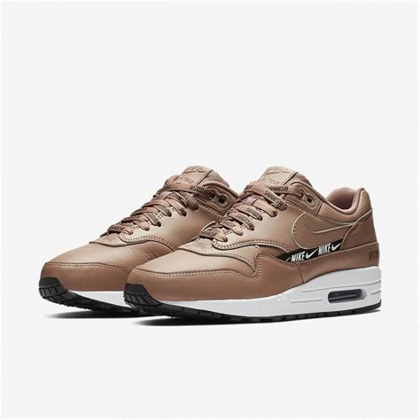 nike air max 1 se overbranded zwart|Nike Air Max 1 sneakers.